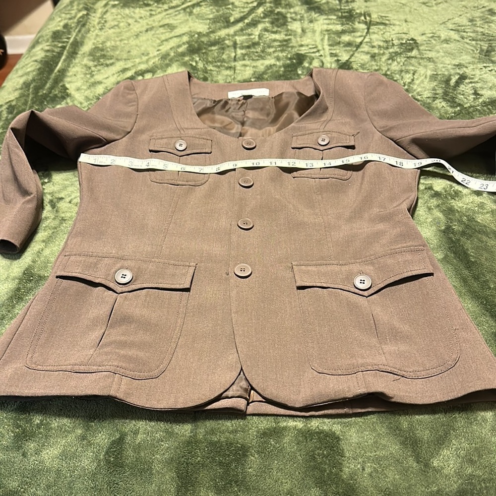 Suit - Picture 2 of 9